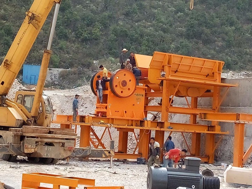 文山丘北郭總?cè)债a(chǎn)2300噸生產(chǎn)線(xiàn)安裝現(xiàn)場(chǎng)